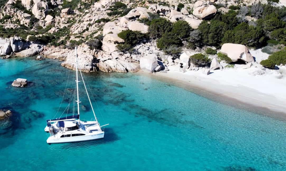 Immagine nº 11 di Da Palau: Tour in catamarano dell'Arcipelago della Maddalena con pranzo attività a Sardegna, caricata dal fornitore