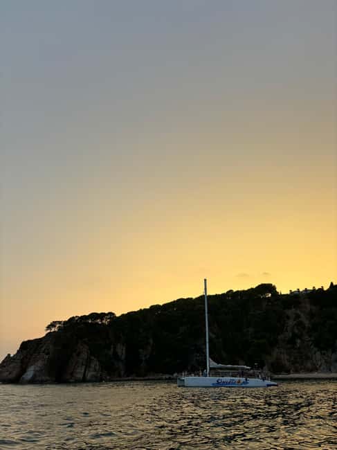 image n.17 of Lloret de Mar: Sunset Catamaran Cruise with DJ and Drinks activity in Lloret de Mar, uploaded by supplier