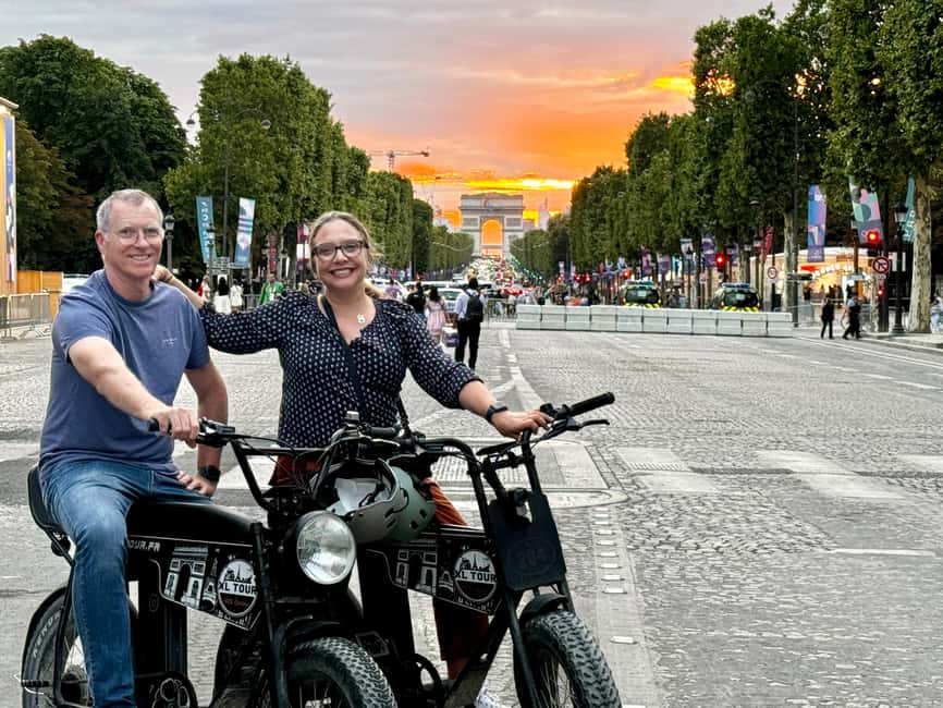 Image N°1 de Paris : Tour Eiffel et visite nocturne de Notre-Dame en E-Bike activité à Paris, publiée par le prestataire