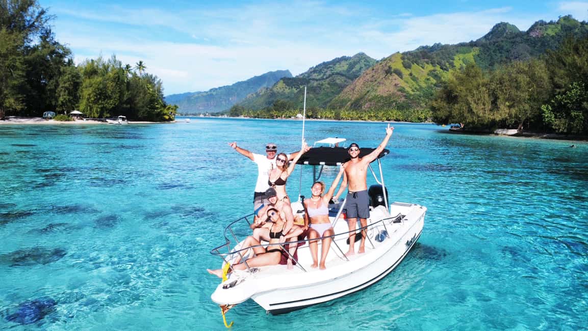 image n.3 of Moorea: 6 H Private Boat Tour with Snorkeling and Lunch activity in Tiahura, uploaded by supplier