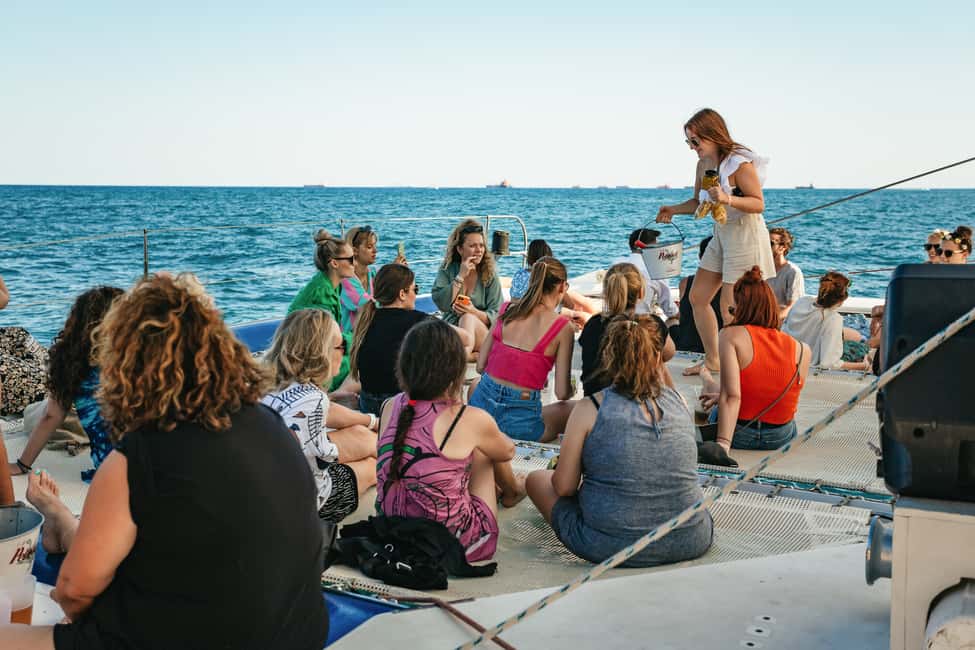 Bild Nr. 13 von Barcelona: Katamaran-Kreuzfahrt bei Sonnenuntergang mit Live-Musik Aktivität in Barcelona, hochgeladen vom Anbieter