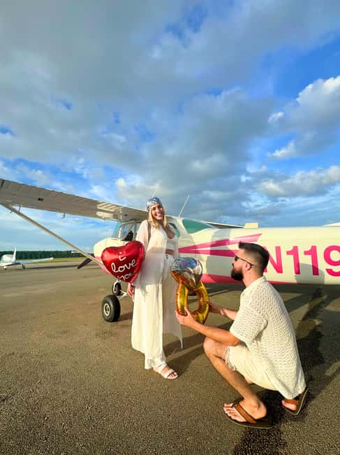 imagen n.º 7 de Miami Beach: Vuelo romántico privado al atardecer con champán actividad en Miami, subida por el proveedor