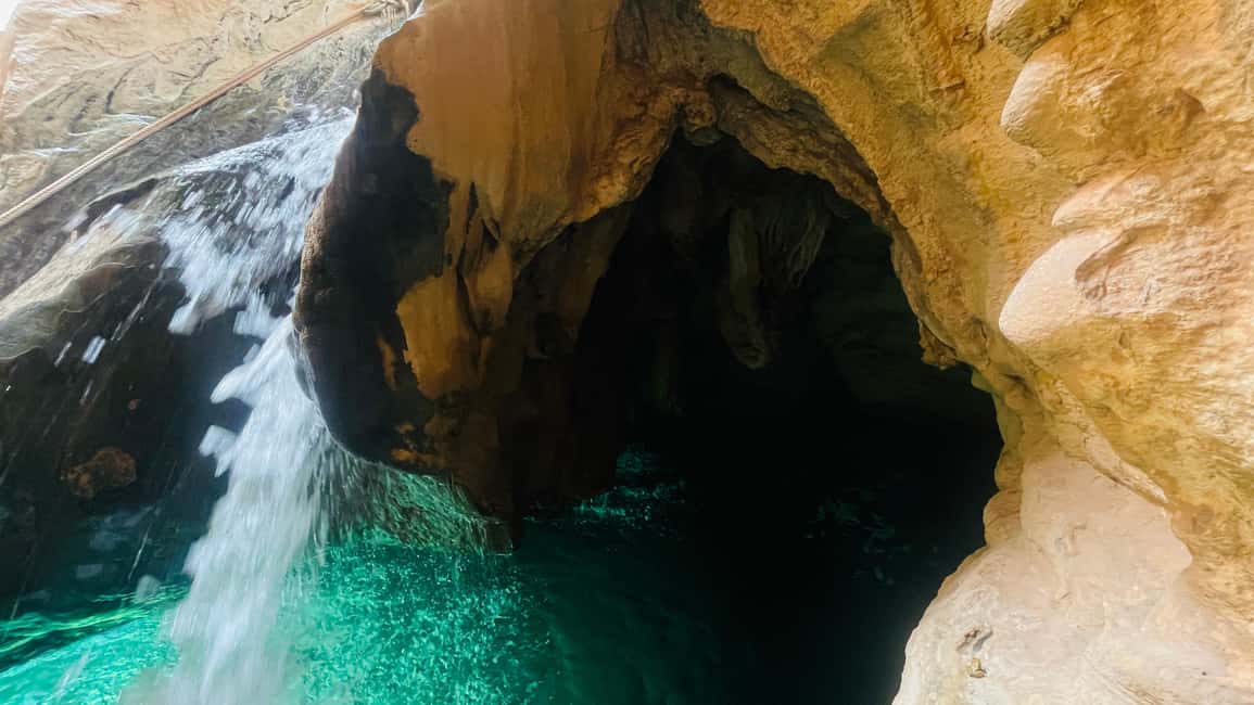 Immagine nº 44 di Muscat: escursione di un'intera giornata a Wadi Shab, grotta romantica e sinkhole attività a Regione al-Sharqiyya, caricata dal fornitore