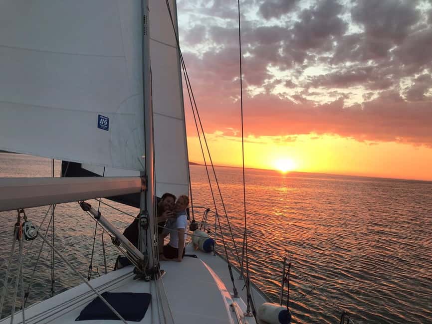 Immagine nº 9 di Crociera in Dhow al tramonto attività a Mascate, caricata dal fornitore