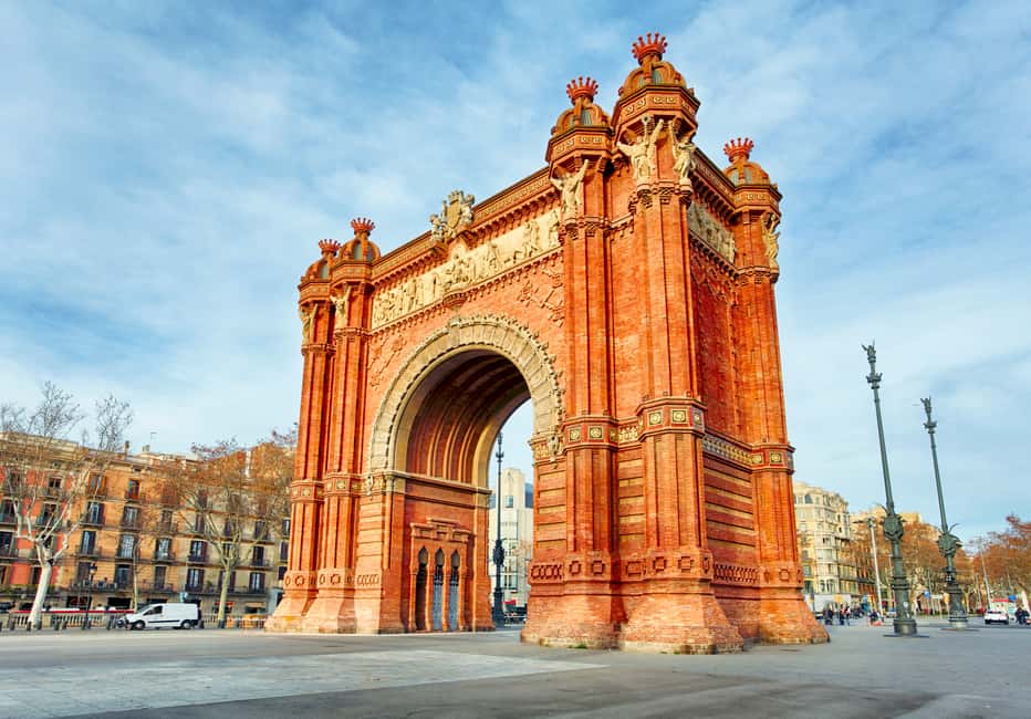 imagem n.6 de Barcelona: Visita guiada de scooter eléctrica aos pontos altos de Gaudí atividade em Barcelona, carregada pelo fornecedor