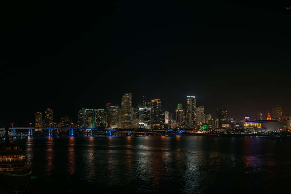 imagen n.º 24 de Miami Beach: Tour aéreo privado Night Lights - Champán gratis actividad en Miami, subida por el proveedor