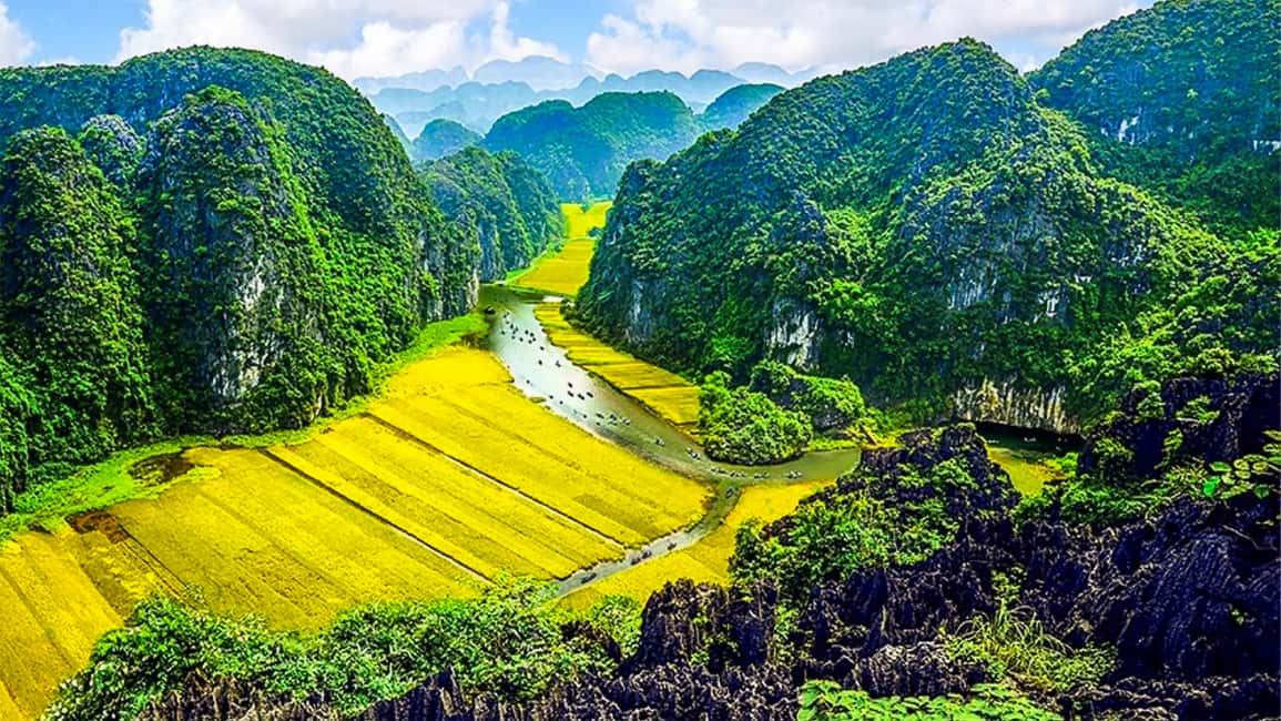 image n.1 of Hanoi/Ninh Binh: 1-Day Tam Coc/Trang An, Hoa Lu & Mua Caves activity in Central Vietnam, uploaded by supplier