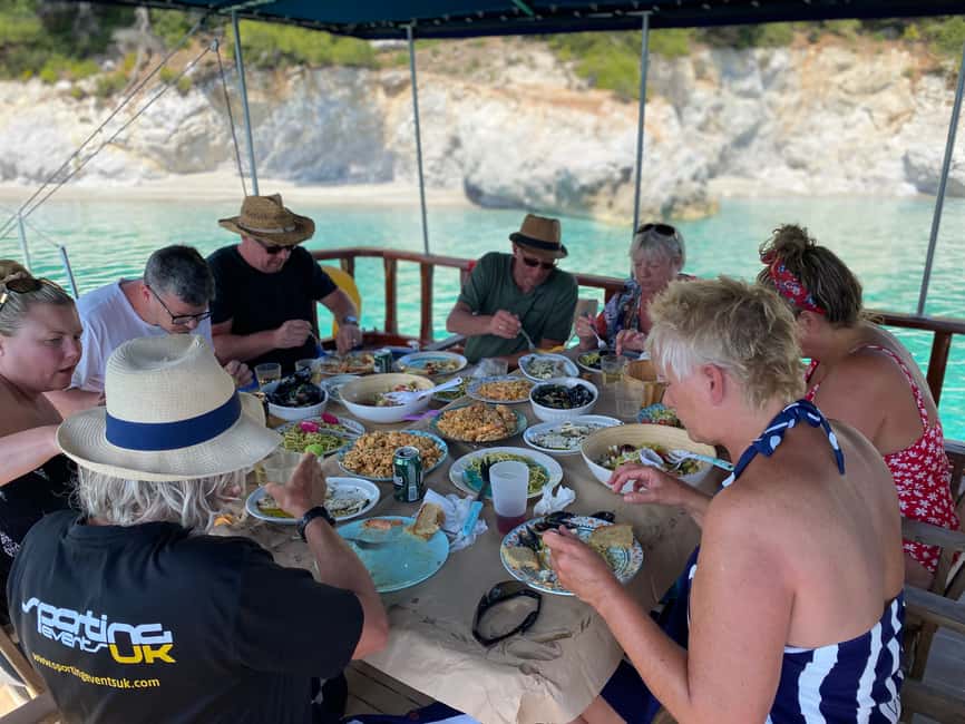 imagen n.º 10 de Skiathos: Crucero tradicional en barco con paradas para nadar y almuerzo actividad en Ciudad de Skiathos, subida por el proveedor
