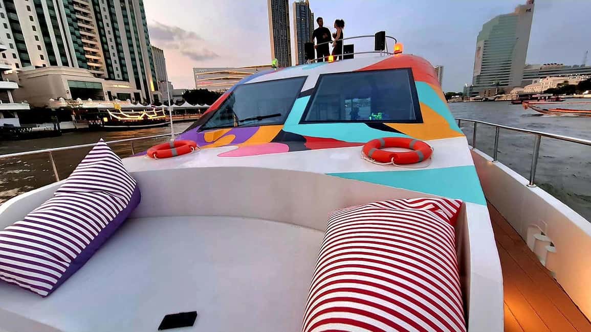 image n.8 of Bangkok: Chao Phraya Booze Cruise With Unlimited Drinks activity in Bangkok, uploaded by supplier