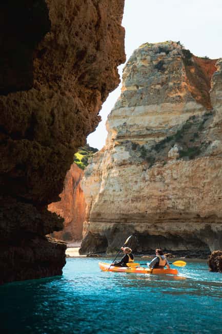 imagen n.º 10 de Desde Lagos: Excursión en kayak desde catamarán por las cuevas de Ponta da Piedade actividad en Lagos, Portugal, subida por el proveedor