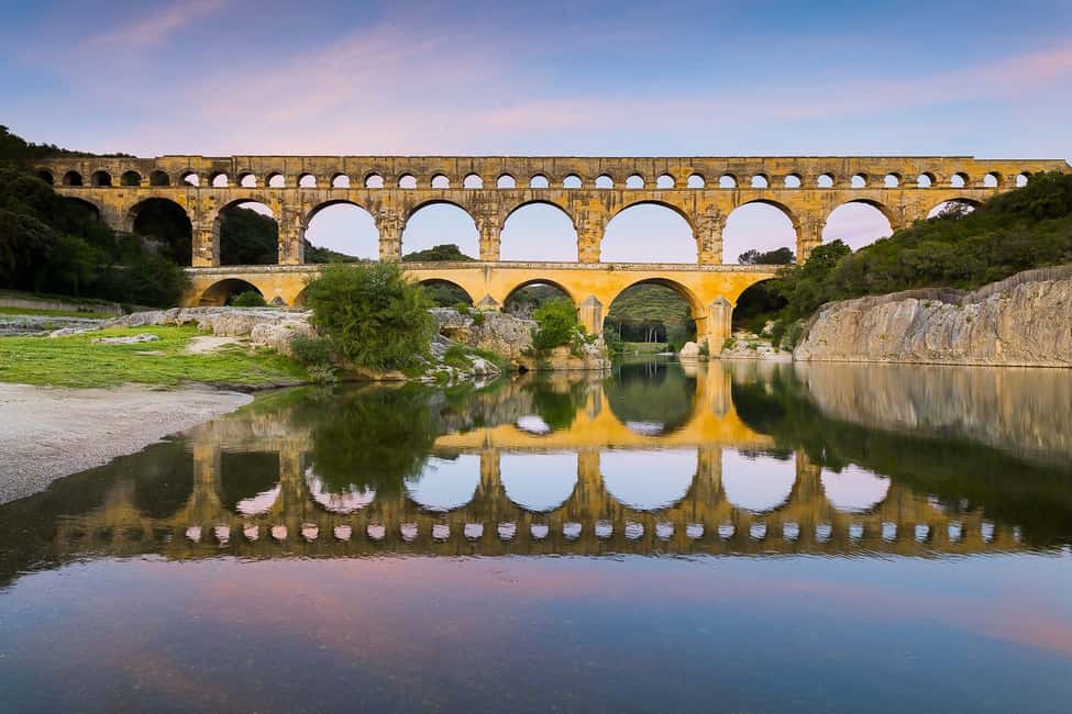 imagem n.1 de De Avignon: excursão de dia inteiro ao melhor da Provença atividade em Nimes, carregada pelo fornecedor