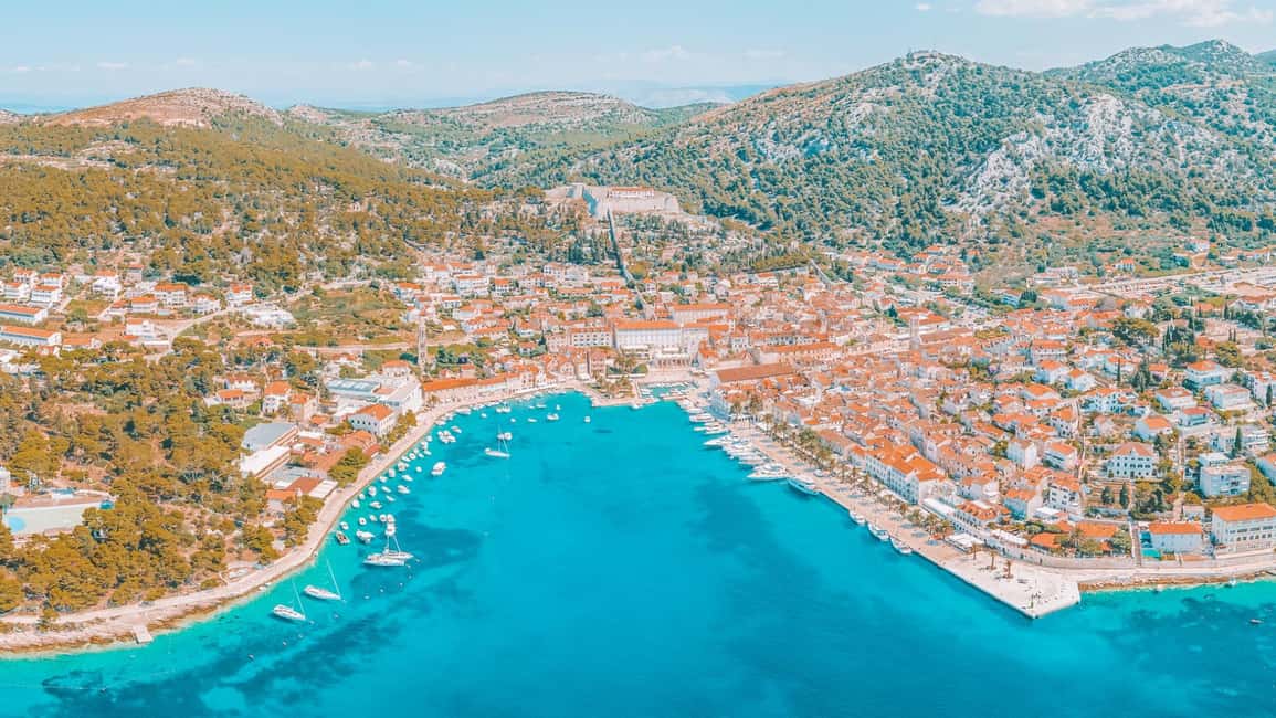 Image N°13 de Split : visite d'une jounée des 5 îles à la grotte bleue, Vis et Hvar activité à Split, publiée par le prestataire