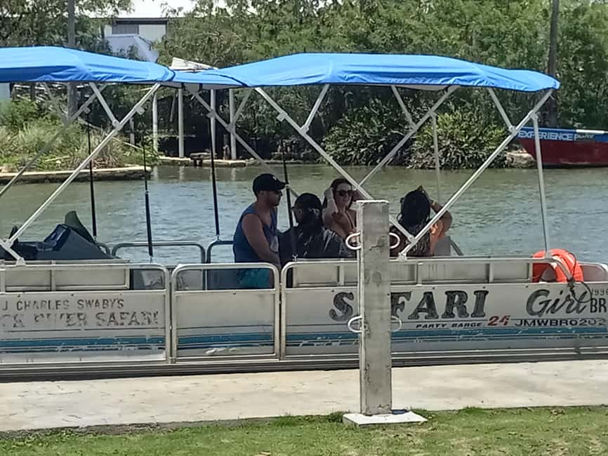 imagem n.2 de Jamaica: Tour guiado pelo Black River Safari e tour pelas Cataratas YS atividade em Montego Bay, carregada pelo fornecedor