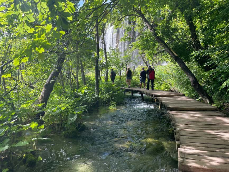 imagem n.7 de Zagreb: Visita guiada a Rastoke e aos Lagos Plitvice com ingresso atividade em Slunj, carregada pelo fornecedor