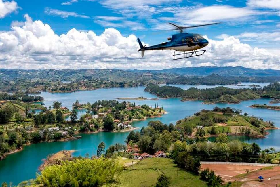 imagem n.7 de Medellín: Tour particular em Guatapé com helicóptero e passeio de barco atividade em Guatapé, carregada pelo fornecedor