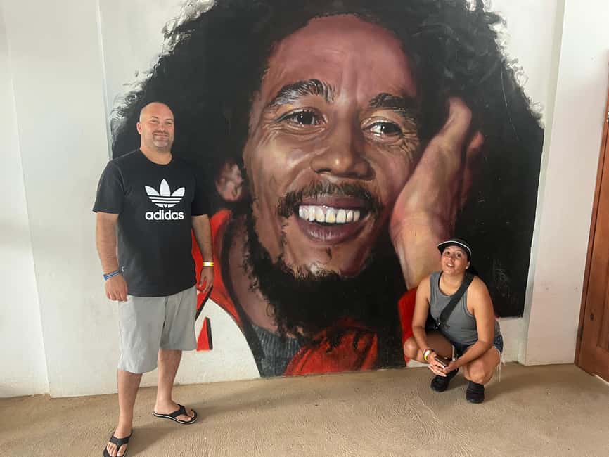 imagem n.10 de De Montego Bay: Bob Marley 9 milhas e passeio pelas cataratas do rio Dunns atividade em Ocho Rios, carregada pelo fornecedor