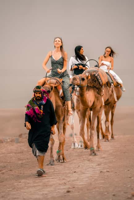 Immagine nº 4 di Marrakesh: Tramonto nel deserto di Agafay, giro in cammello e cena con spettacolo attività a Marrakech, caricata dal fornitore