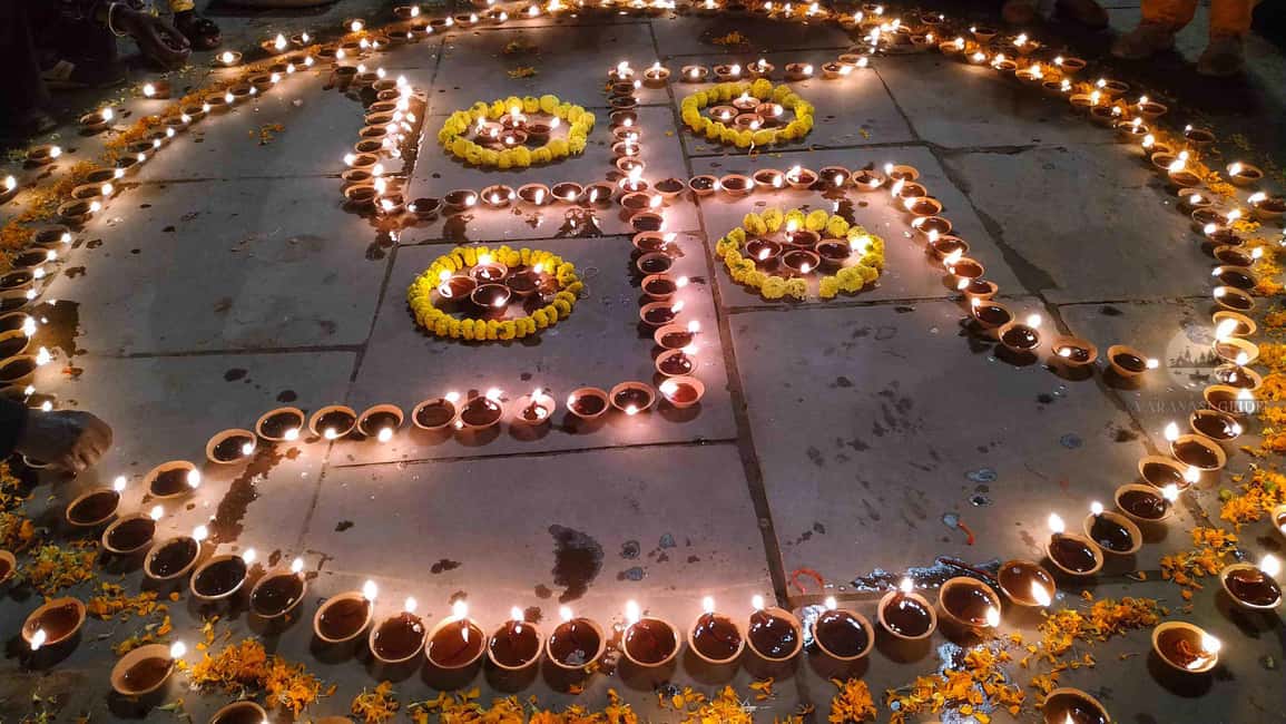 imagem n.9 de Passeio de um dia em Varanasi - Passeio de barco, caminhada, templo de ioga, luta livre atividade em Varanasi, carregada pelo fornecedor