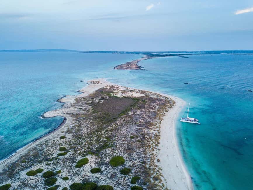 Image N°14 de Ibiza : Croisière VIP d'une demi-journée sur les plages secrètes de Formentera activité à Îles Baléares, publiée par le prestataire