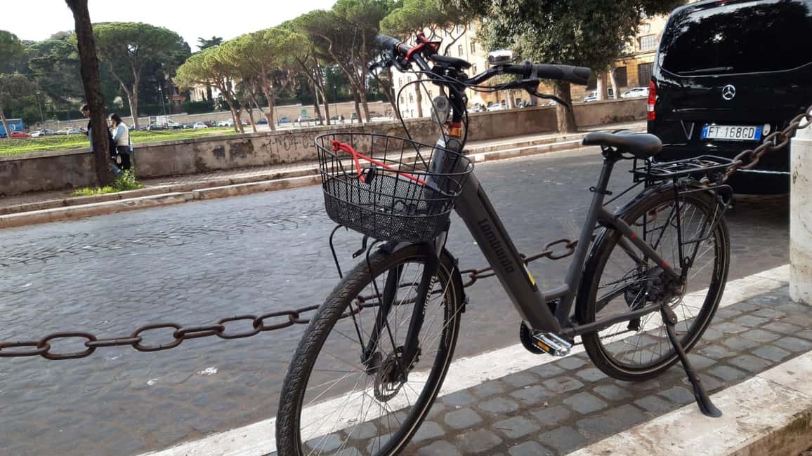 Image N°2 de Rome : Location de vélos électriques avec casque activité à Rome, publiée par le prestataire