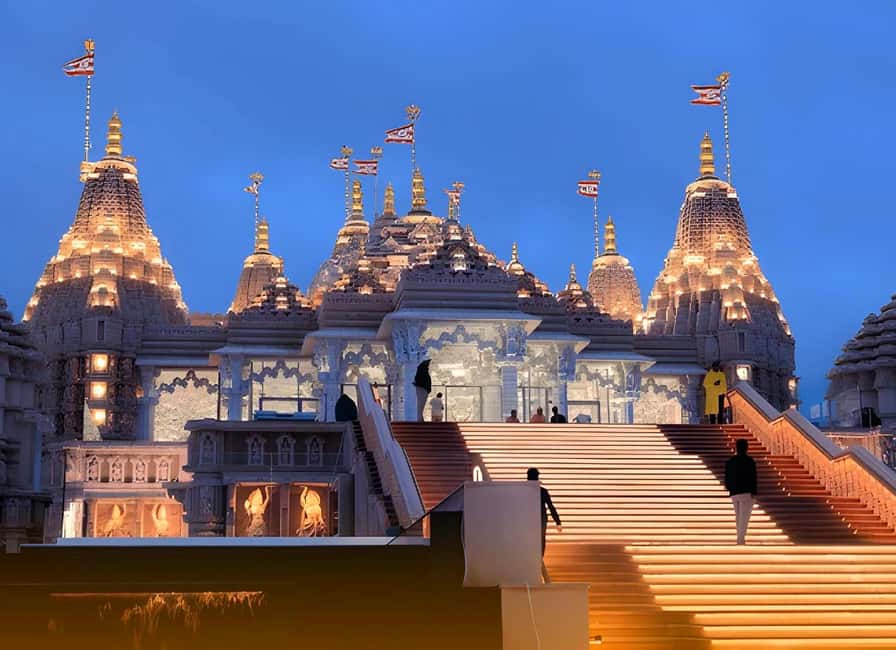 image n.5 of From Dubai: BAPS Hindu Temple And Sheikh Zayed Mosque Tour activity in Abu Dhabi, uploaded by supplier