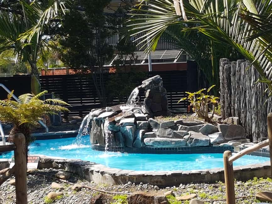billede nr.2 af aktiviteten Det vestlige Auckland: Solnedgang med termisk pool og vinsmagning i Muriwai, uploadet af udbyder