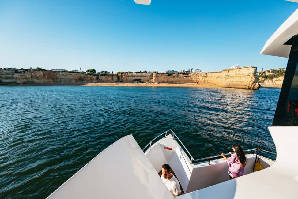 afbeelding n.11 van Vanuit Albufeira: Sunset Cruise en Strand BBQ met Open Bar activiteit in Olhos de Água, geüpload door aanbieder