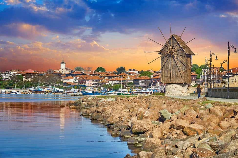 imagen n.º 6 de Desde Obzor: Crucero en yate al atardecer con vino y aperitivos, Nessebar actividad en Obzor, subida por el proveedor
