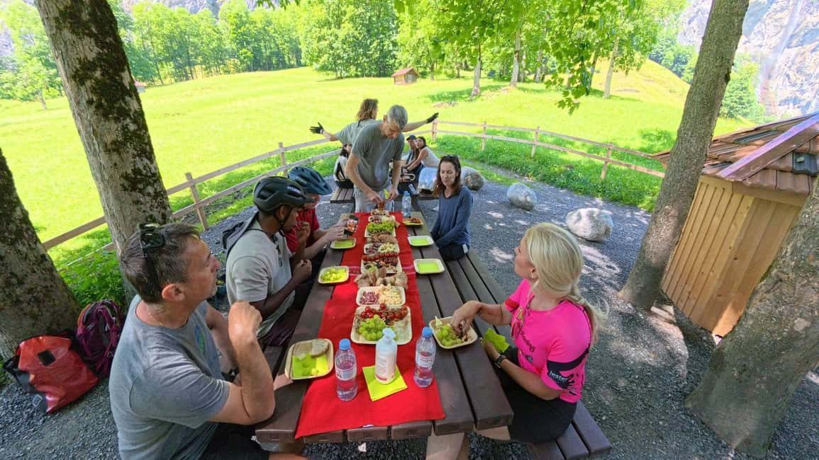 imagen n.º 8 de Interlaken: tour en bicicleta eléctrica por el valle de las 72 cascadas y Lauterbrunnen actividad en Lauterbrunnen, subida por el proveedor
