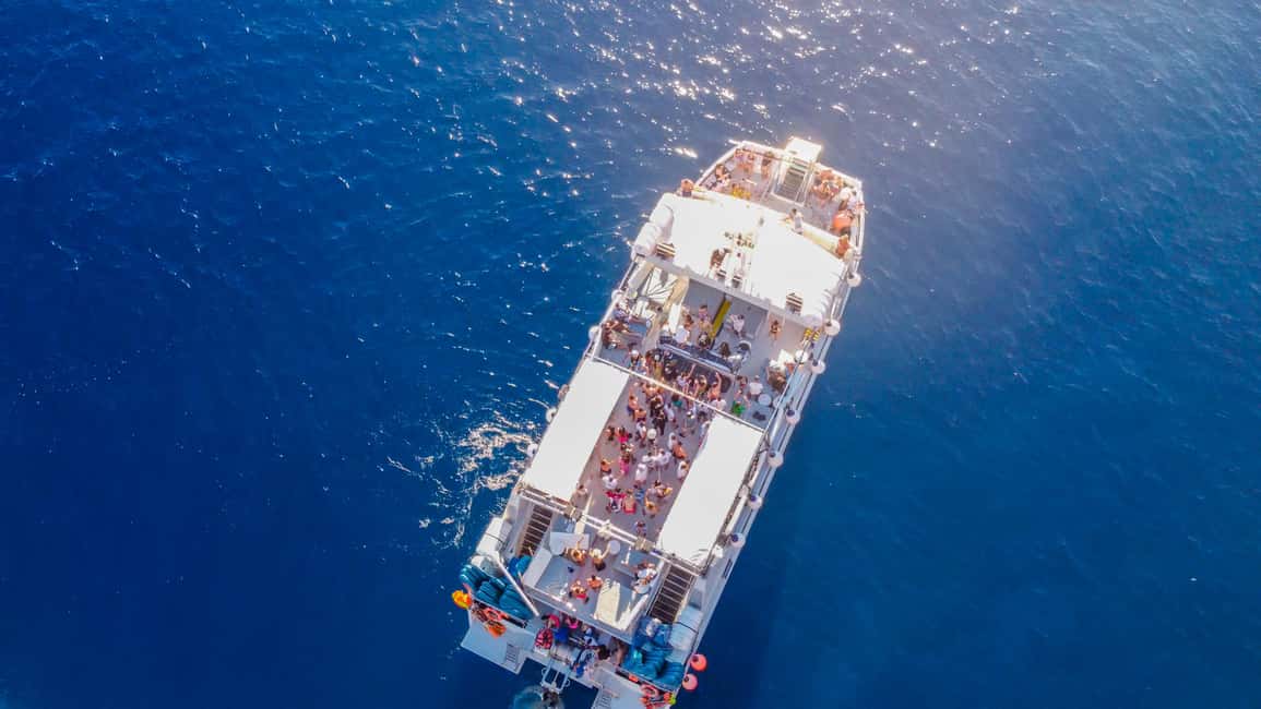 Image N°51 de Ibiza : Soirée VIP sur un catamaran avec Open Bar Premium, Paella et Ticket Club activité à Ibiza (ville), publiée par le prestataire