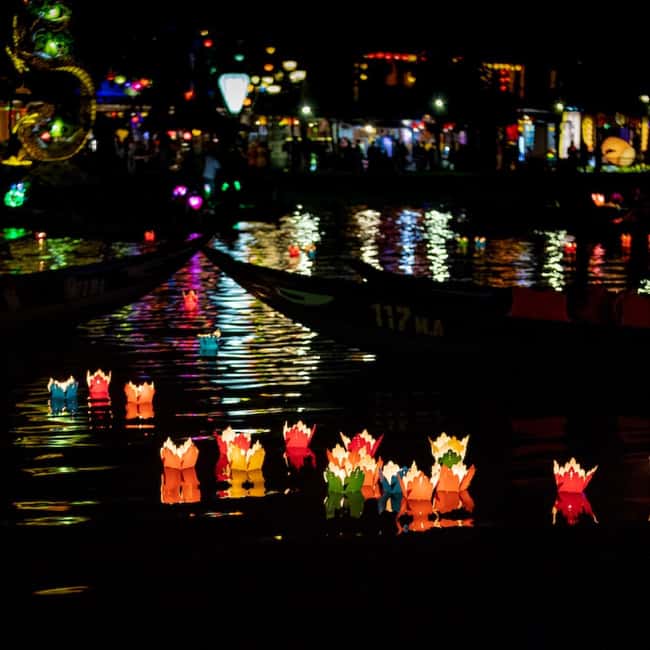 image n.3 of Hoi An : Hoai River Boat Trip by Night and Floating Lantern activity in Central Vietnam, uploaded by supplier