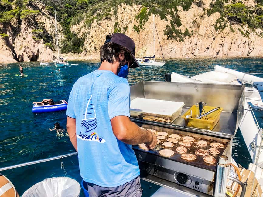 サプライヤーによってアップロードされた、リョレ ト デマルのロレート・デ・マル：カタマランセーリングクルーズ with BBQ & ドリンクの画像#8