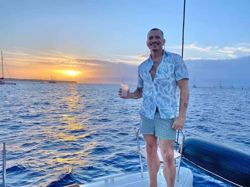 imagem n.6 de Santorini: Cruzeiro ao pôr do sol com jantar grego e transfer atividade em Cíclades, carregada pelo fornecedor