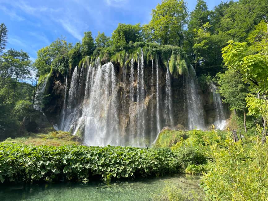 imagem n.3 de Zagreb: Visita guiada a Rastoke e aos Lagos Plitvice com ingresso atividade em Slunj, carregada pelo fornecedor
