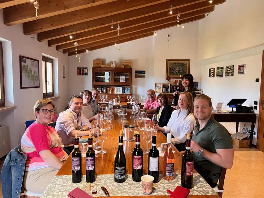 Immagine nº 1 di Il tour completo dell'Amarone: 2 cantine, pranzo e approfondimento sull'Amarone attività a Verona, caricata dal fornitore