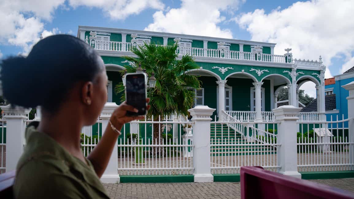 afbeelding n.4 van Curaçao: Trolley door de binnenstad activiteit in Willemstad, Curaçao, geüpload door aanbieder