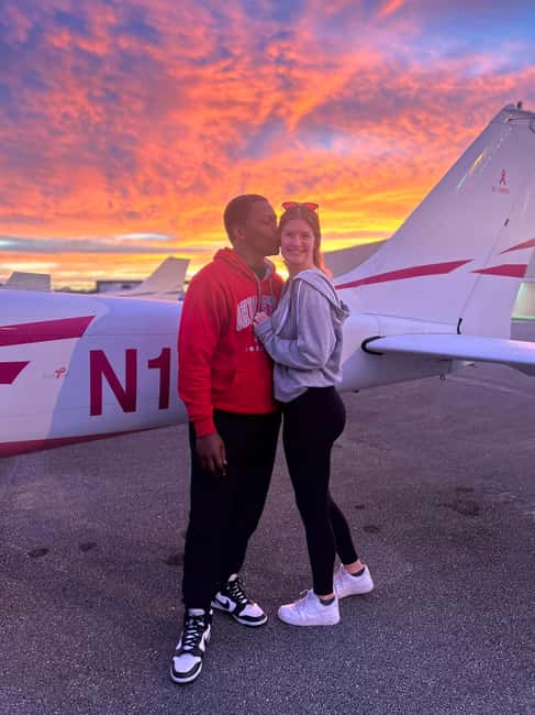 imagen n.º 47 de Miami Beach: Vuelo romántico privado al atardecer con champán actividad en Miami, subida por el proveedor
