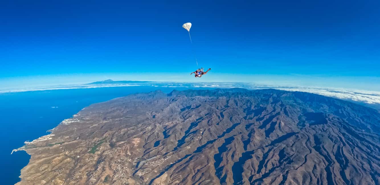 image n.4 of Gran Canaria : Skydiving over Maspalomas Dunes activity in San Bartolomé de Tirajana, uploaded by supplier