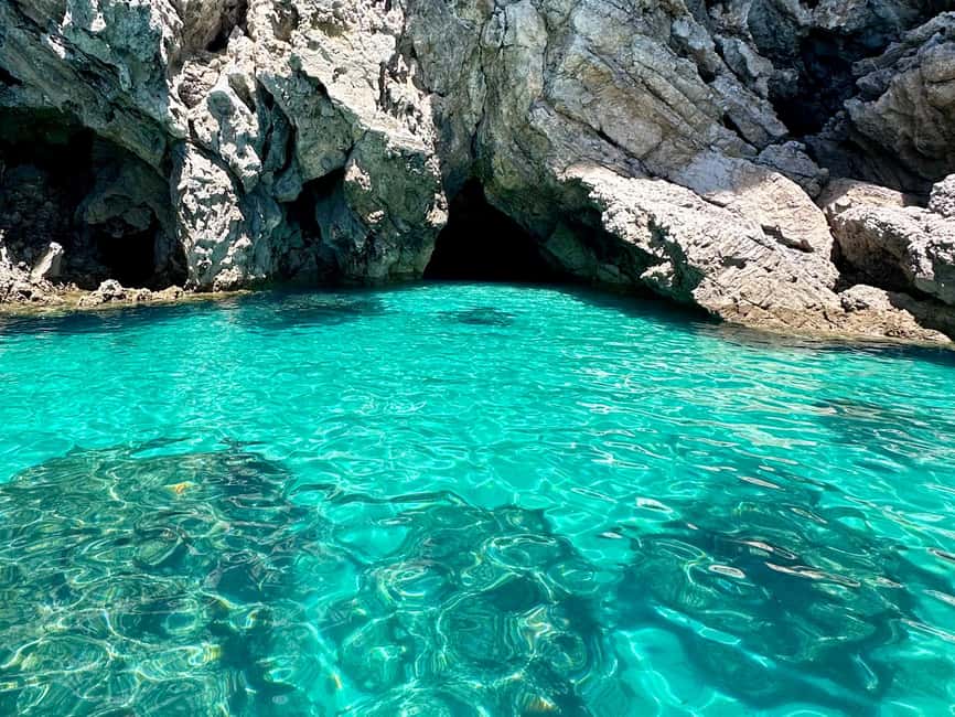 imagem n.7 de Sesimbra: Praias e Grutas Secretas atividade em Distrito de Lisboa, carregada pelo fornecedor
