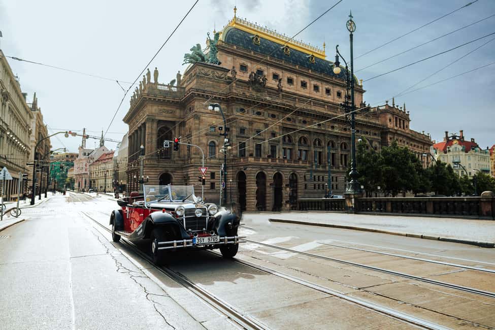 Prag içindeki Prag: Eski Şehir Özel Vintage Araba Turu etkinliğinin tedarikçi tarafından yüklenen 8 no'lu görseli
