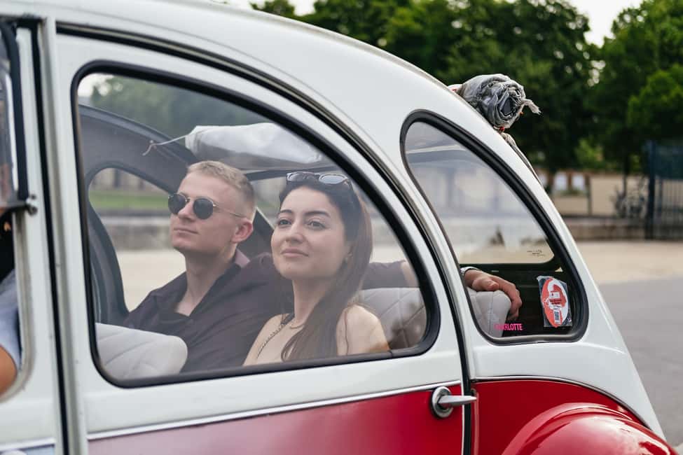 Image N°9 de Paris : 1 heure de visite de la Citroën 2CV d'époque activité à Paris, publiée par le prestataire