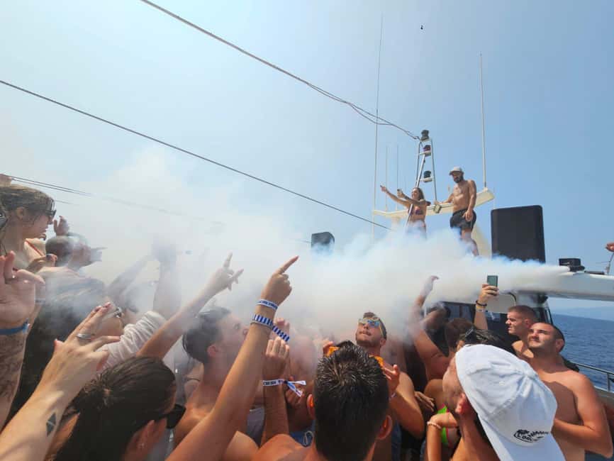 image n.3 of Mallorca: Boat Party with Live DJs, Lunch, & Nightclub Entry activity in Santa Ponsa, uploaded by supplier