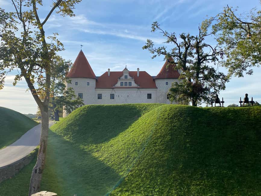imagem n.14 de Riga: Passeio pela Colina das Cruzes, Palácio de Rundāle e Castelo de Bauska atividade em Distrito de Rundale, carregada pelo fornecedor