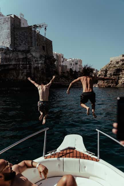 image n.6 of Polignano a Mare: Speedboat Cruise to Caves with Aperitif activity in Polignano a Mare, uploaded by supplier