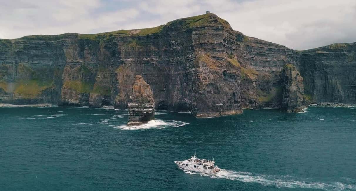 imagen n.º 3 de Desde Dublín: Galway + Crucero en barco por los Acantilados de Moher en español actividad en Galway, subida por el proveedor