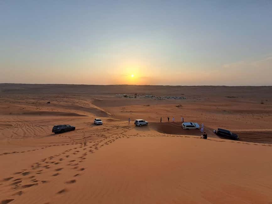 Immagine nº 12 di Da Muscat: Tour guidato di una notte nel campo del deserto attività a Regione al-Sharqiyya, caricata dal fornitore