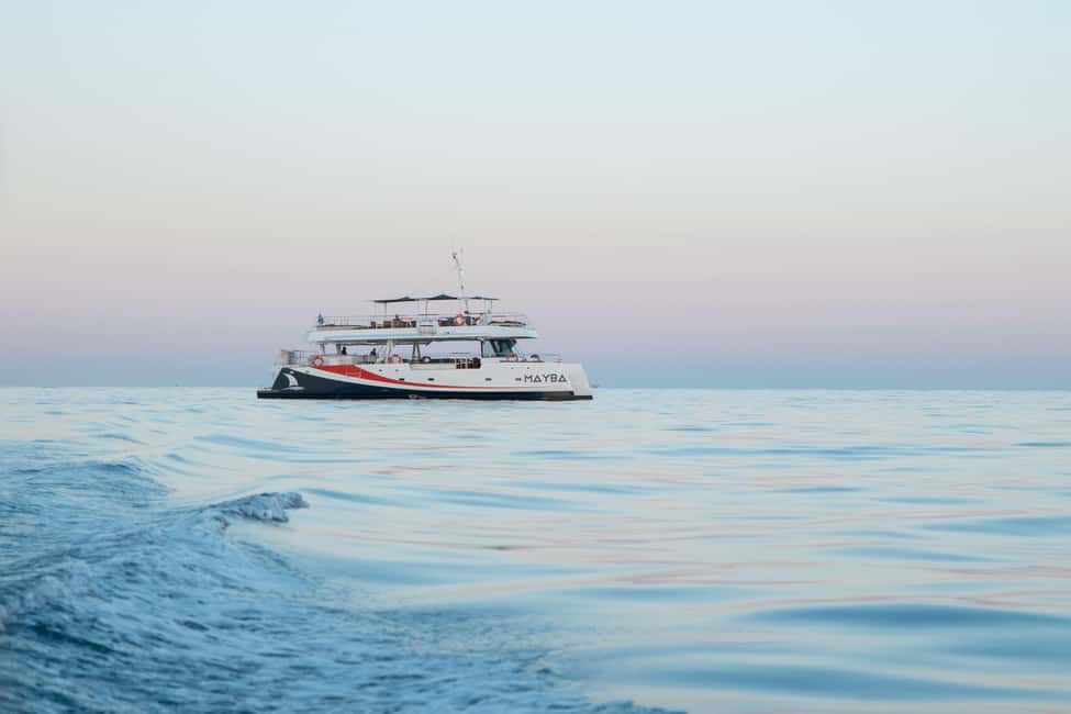 afbeelding n.3 van Marina Baie des Anges: Zonsondergang op zee op een Maxi Catamaran activiteit in Antibes, geüpload door aanbieder