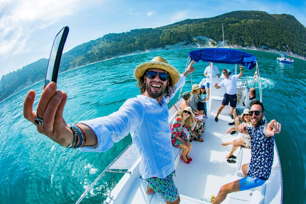 image n.5 of Monte Conero: Boat Tour with On Board Aperitif activity in Sirolo, uploaded by supplier