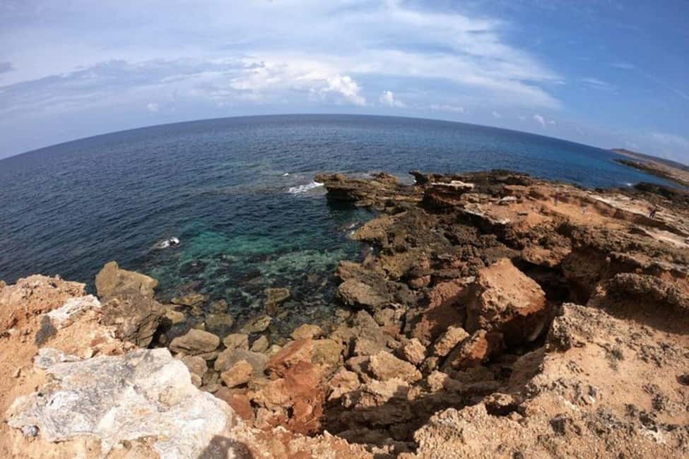 Image N°2 de Excursion d'une journée à Cap Bon : Fort de Kelibia, Kerkouane classée au patrimoine mondial de l'UNESCO et plage des Grottes activité à Région de Nabeul, publiée par le prestataire