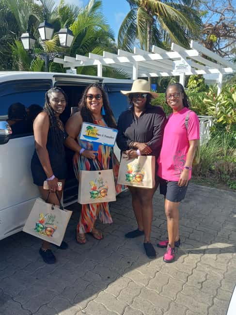 imagem n.3 de Jamaica: Tour guiado pelo Black River Safari e tour pelas Cataratas YS atividade em Montego Bay, carregada pelo fornecedor